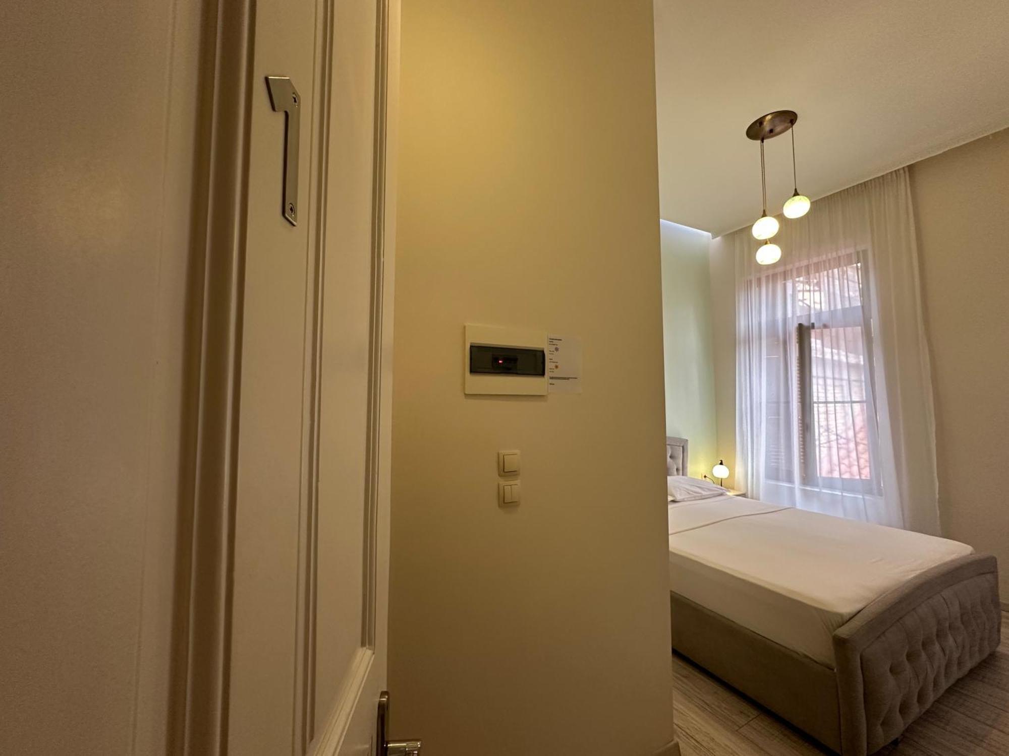 Theasis Athens Bed & Breakfast Ngoại thất bức ảnh